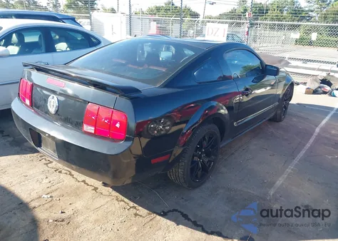 2005 Ford Mustang V6 Deluxe/V6 Premium z USA, uszkodzony, nr VIN 1ZVFT80N355224477